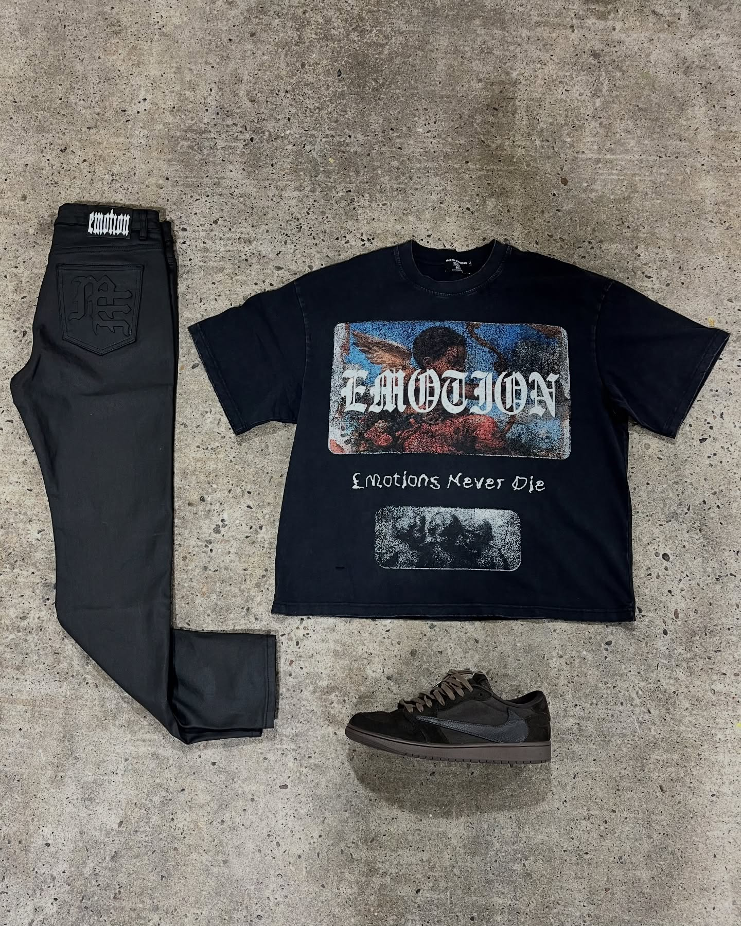 Mixed EMOTION Black Tee & Embossed Jeans Set